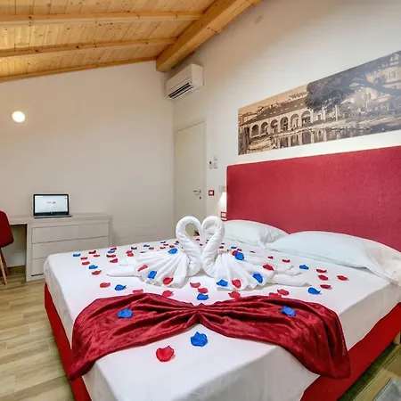 Appartement Palazzo Visconti Luxury Desenzanoloft Official Partner Homes & By Marriott Bonvoy Desenzano del Garda