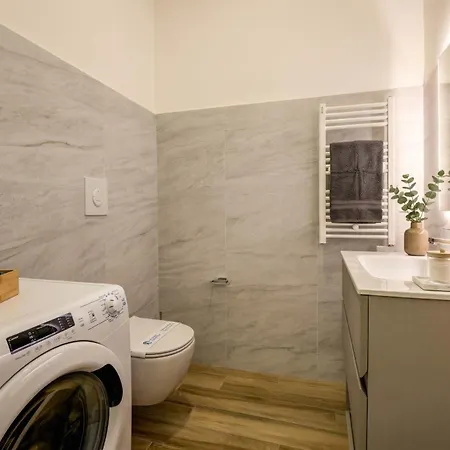 Appartement Palazzo Visconti Luxury Desenzanoloft Official Partner Homes & By Marriott Bonvoy Desenzano del Garda
