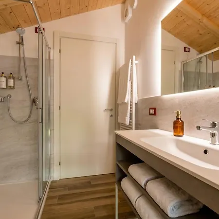 Palazzo Visconti Luxury Desenzanoloft Official Partner Homes & By Marriott Bonvoy * Desenzano del Garda